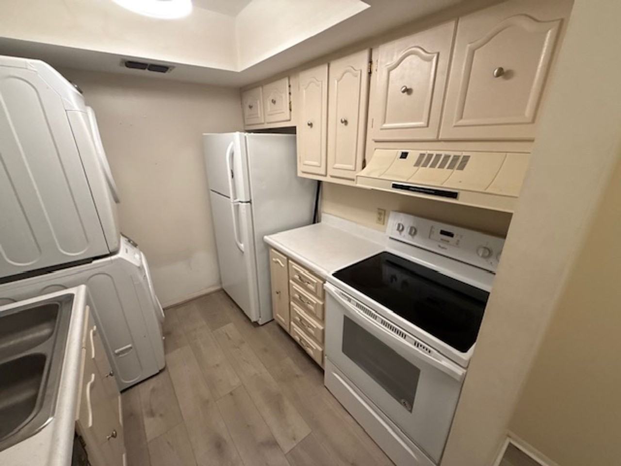 700 E Airport Blvd Apt E7 - Photo 4 of 17