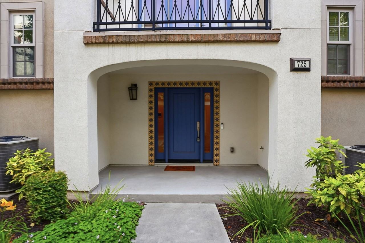 725 Reflection Way - Photo 2 of 33