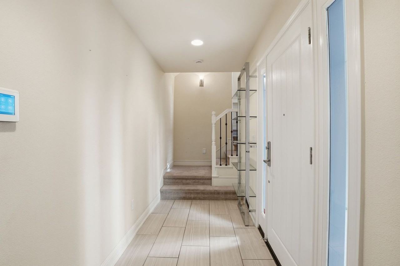 725 Reflection Way - Photo 3 of 33