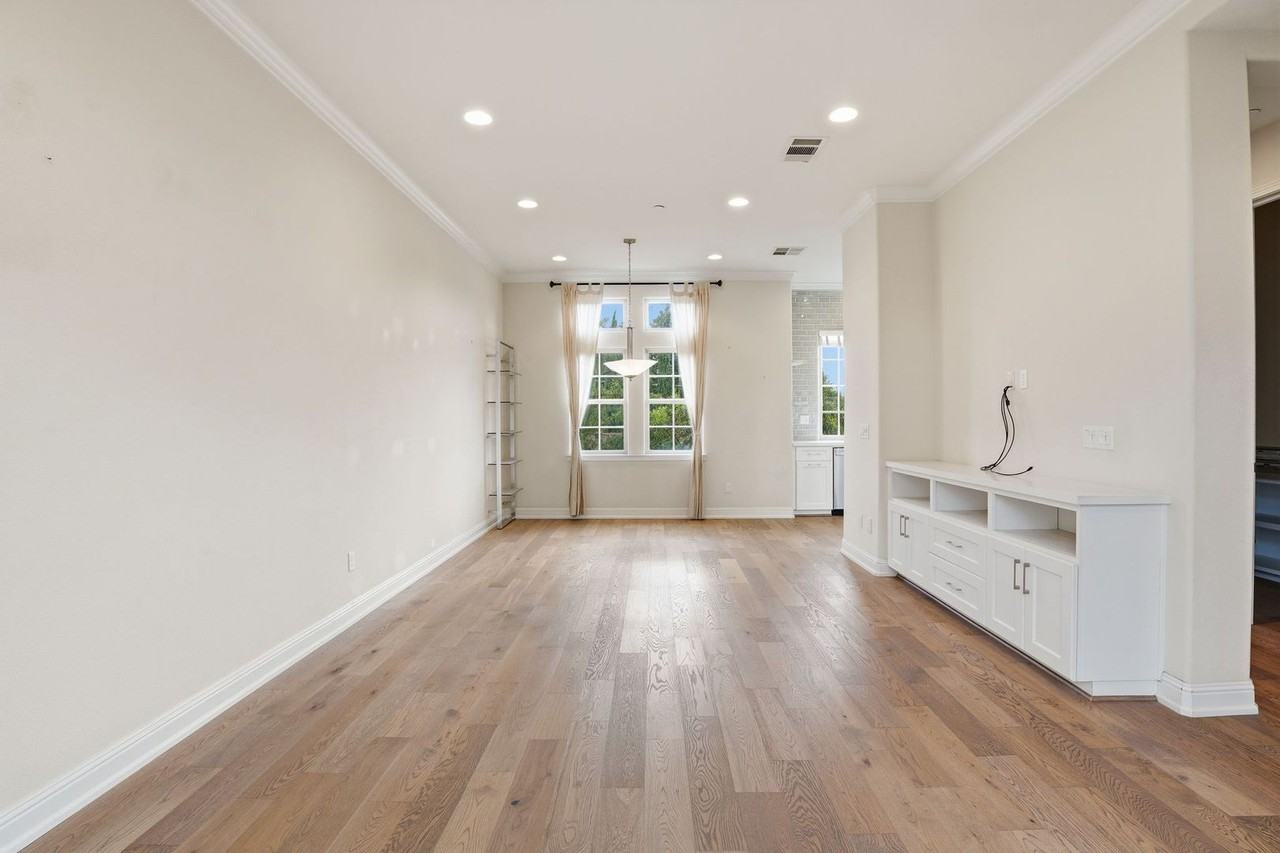 725 Reflection Way - Photo 4 of 33