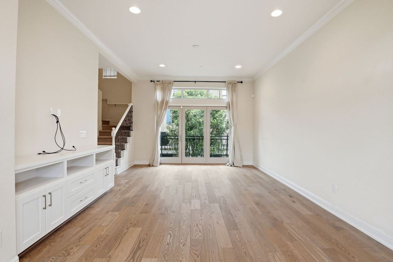 725 Reflection Way - Photo 5 of 33