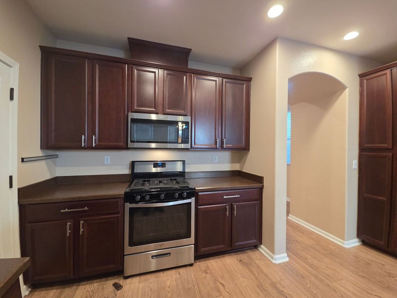 918 Castellona Dr - Photo 3 of 35