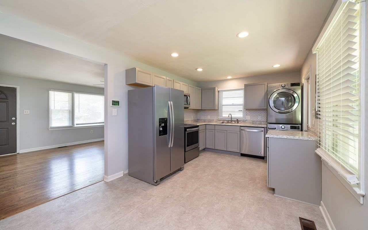 423 Glenbrook Dr - Photo 7 of 16