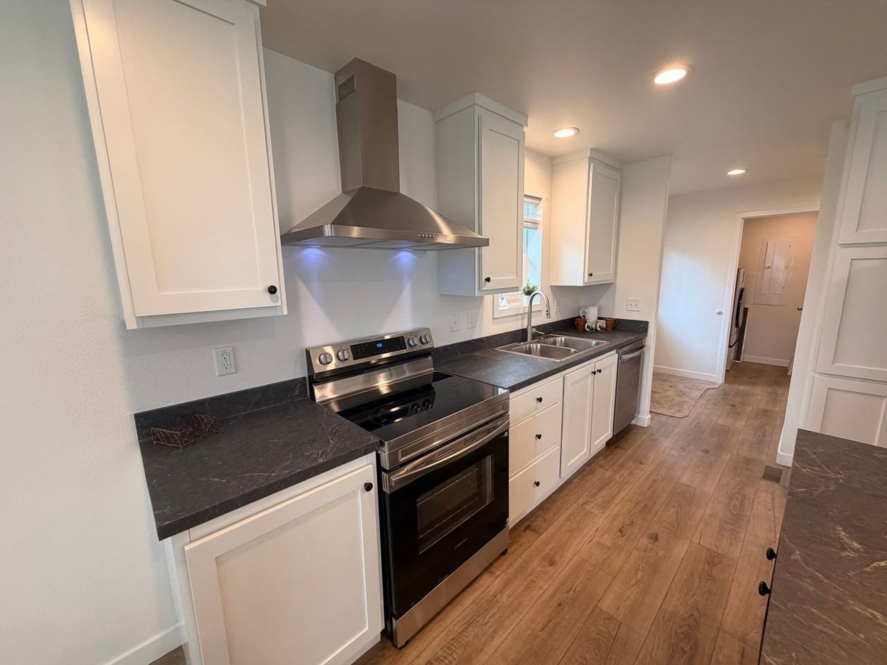 316 S Hallett St - Photo 3 of 22