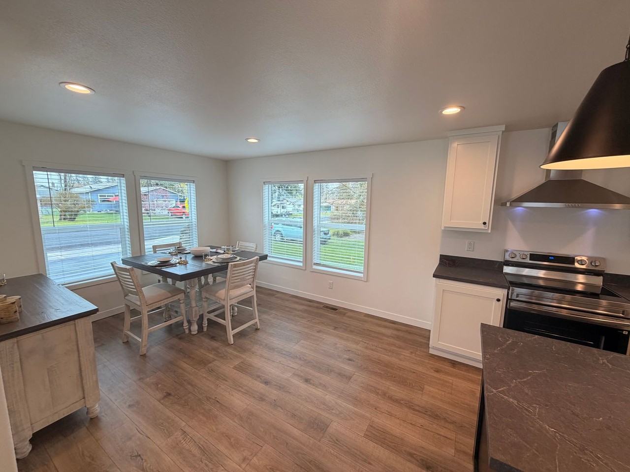316 S Hallett St - Photo 5 of 22