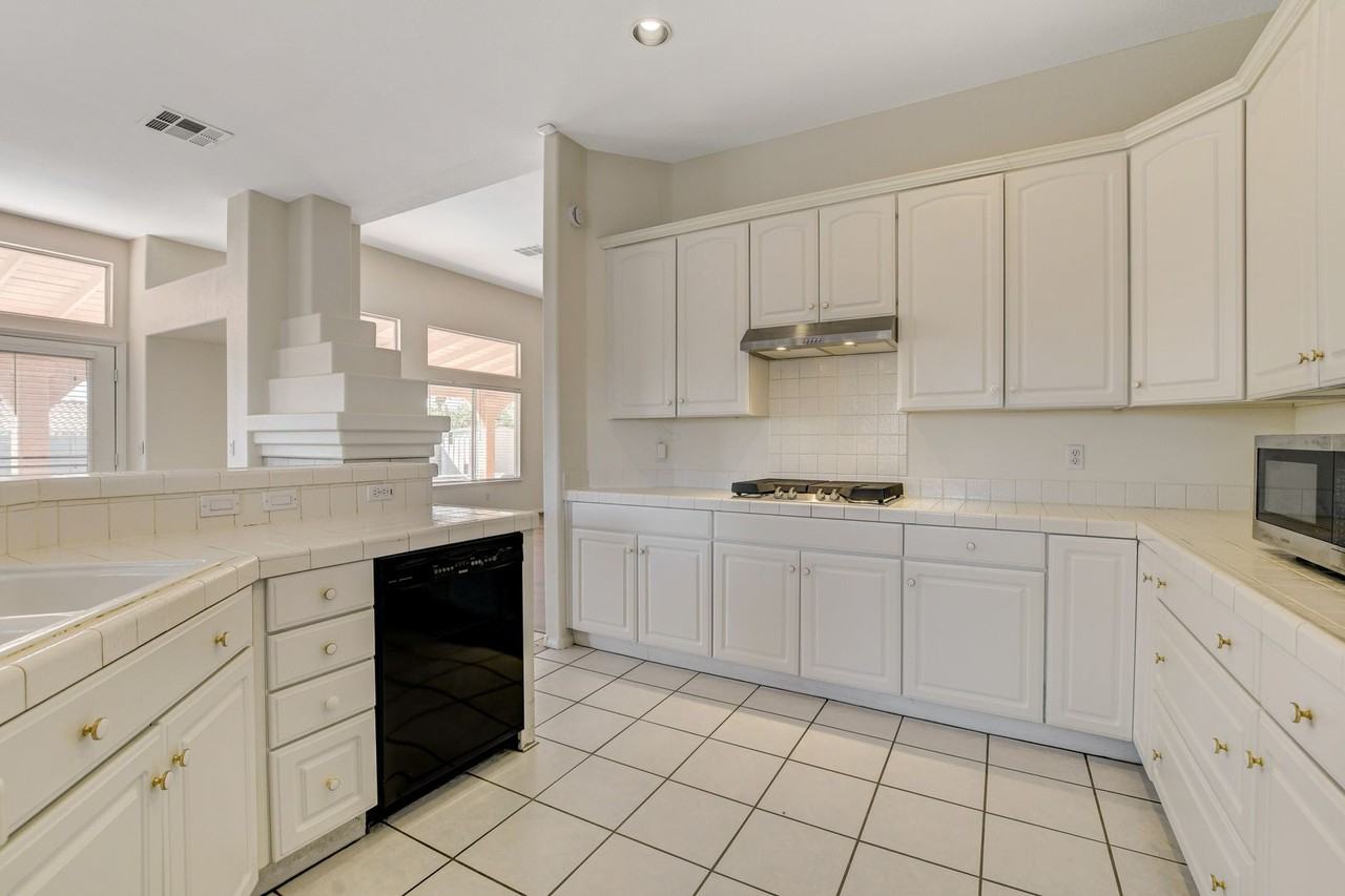 1371 Aultman Ct - Photo 6 of 28