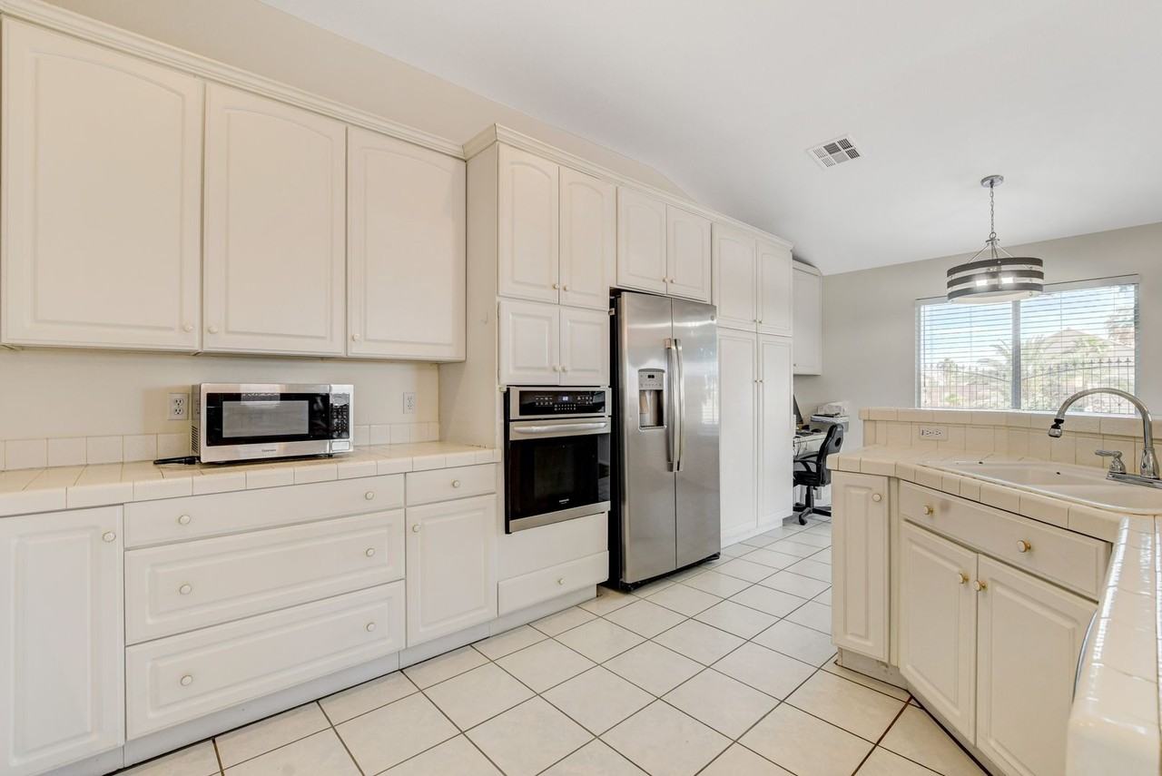 1371 Aultman Ct - Photo 7 of 28