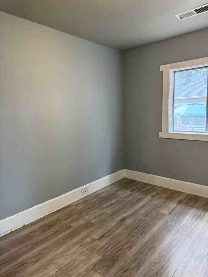 614 Cedar St - Photo 3 of 10