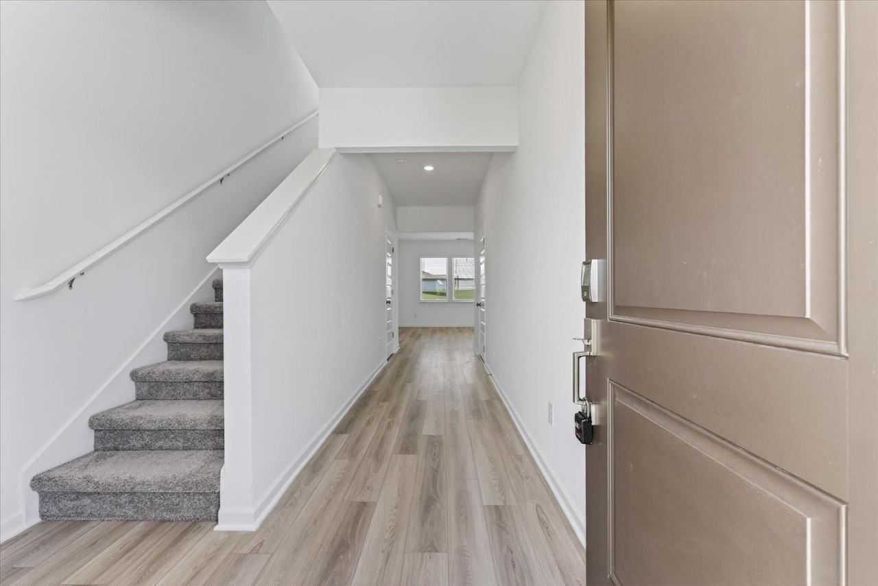 1278 Ross Farms Blvd - Photo 5 of 32