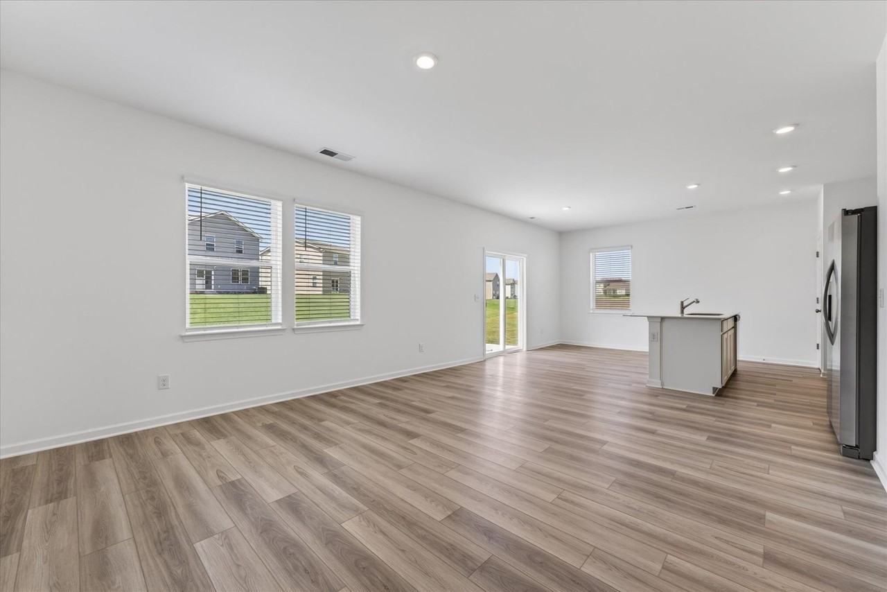 1278 Ross Farms Blvd - Photo 7 of 32