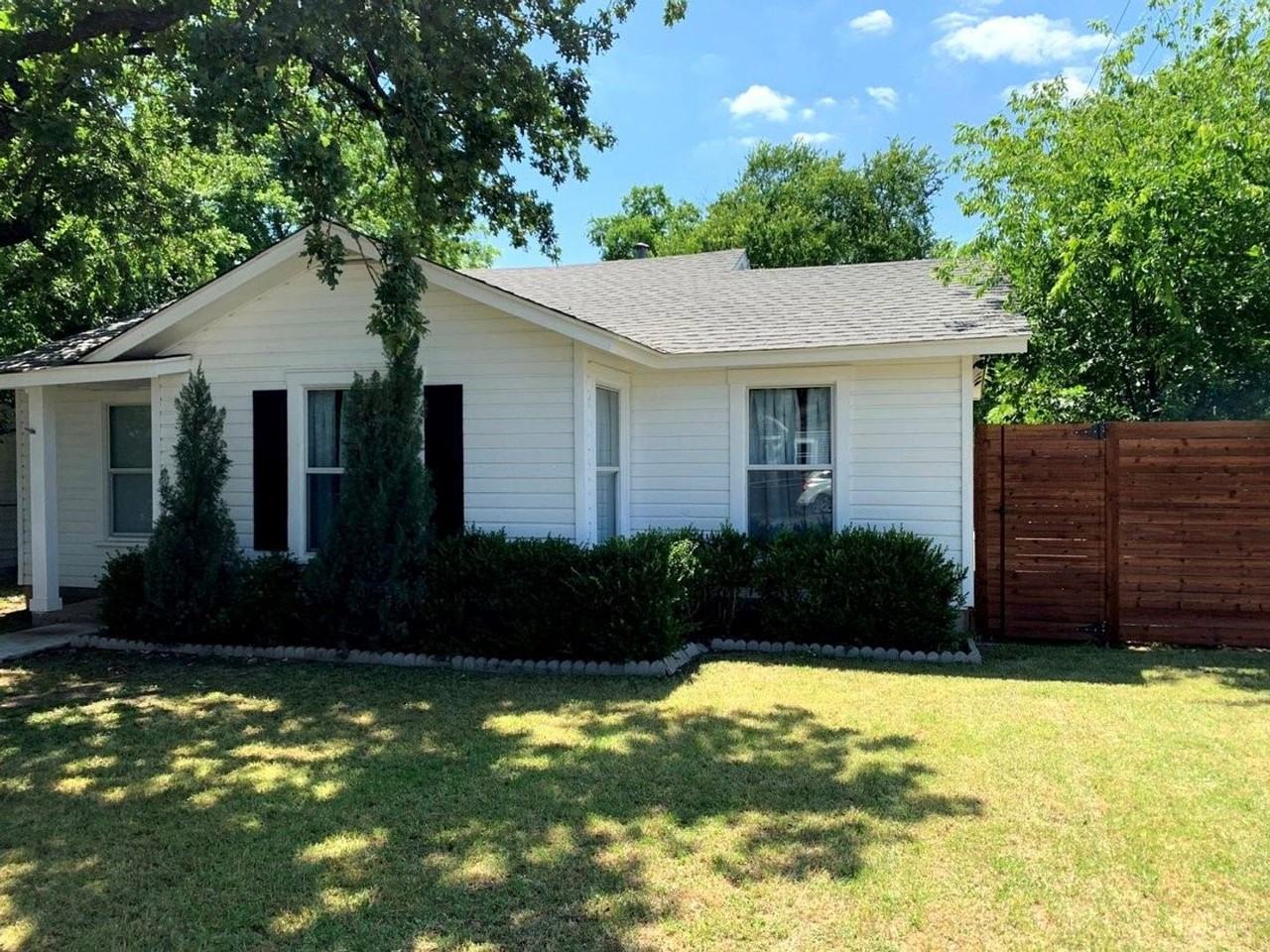 2021 Bluebonnet Dr - Photo 3 of 24
