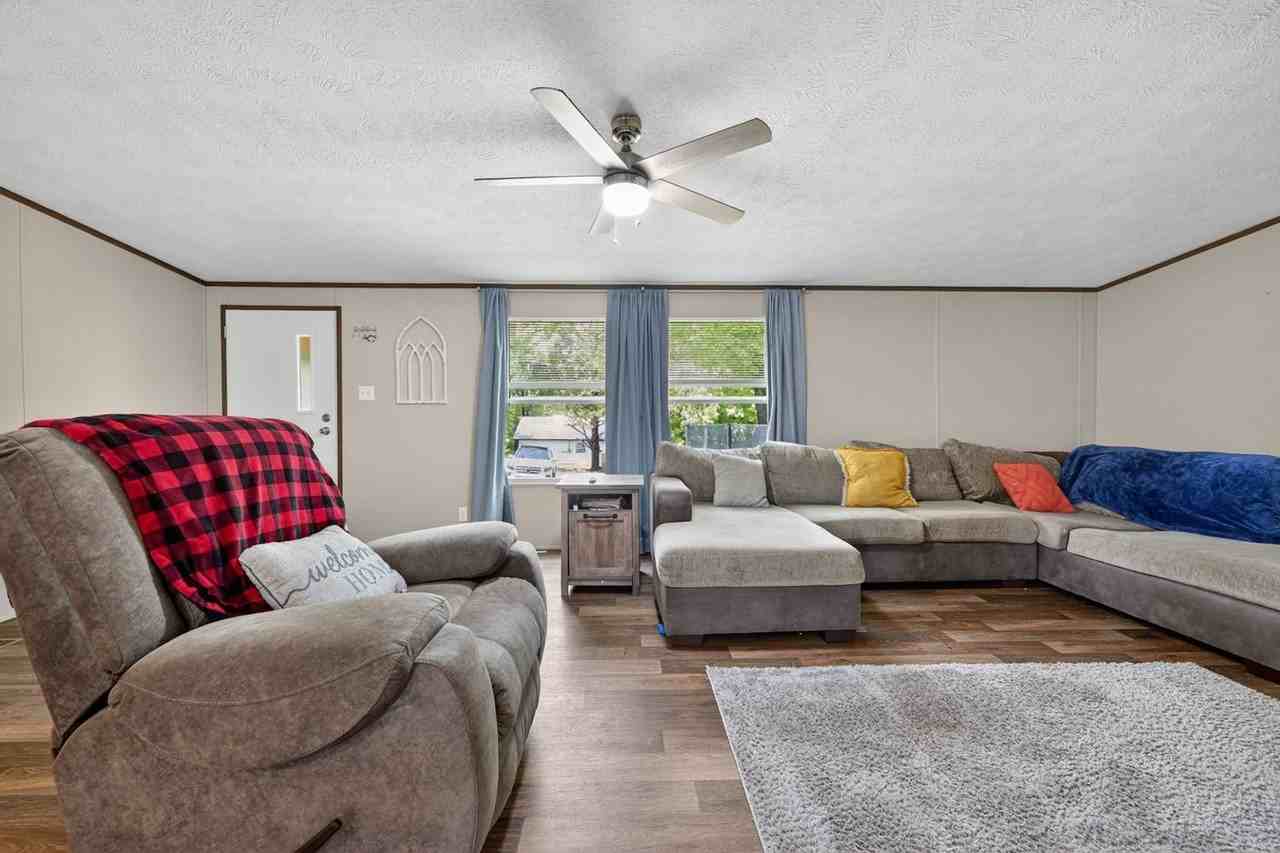 122 Gibson St - Photo 4 of 35