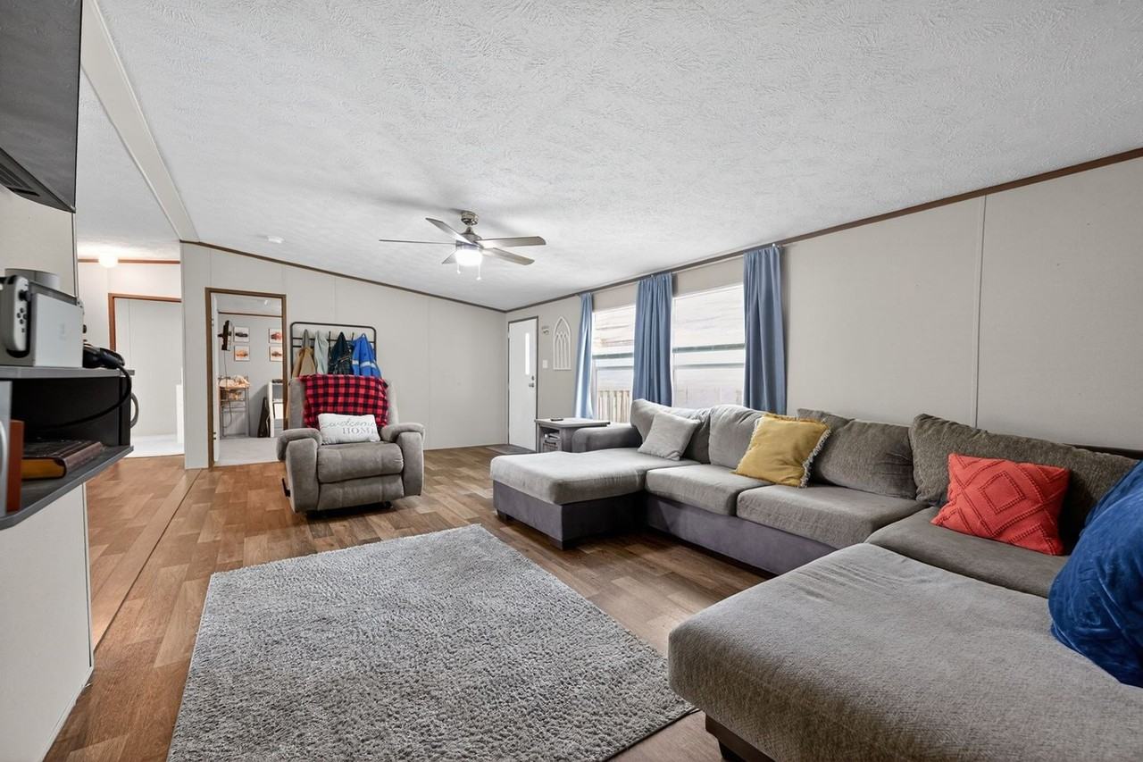 122 Gibson St - Photo 6 of 35