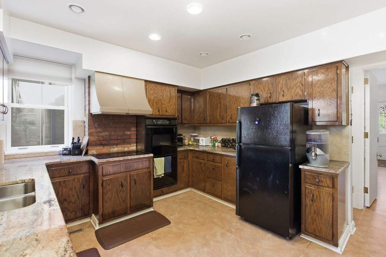 1524 Murray Ave - Photo 7 of 50