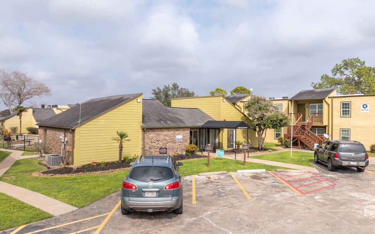 Shadow Bay Apartments - Photo 2 of 18