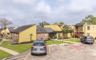 featured image of 1700 Baywood Dr