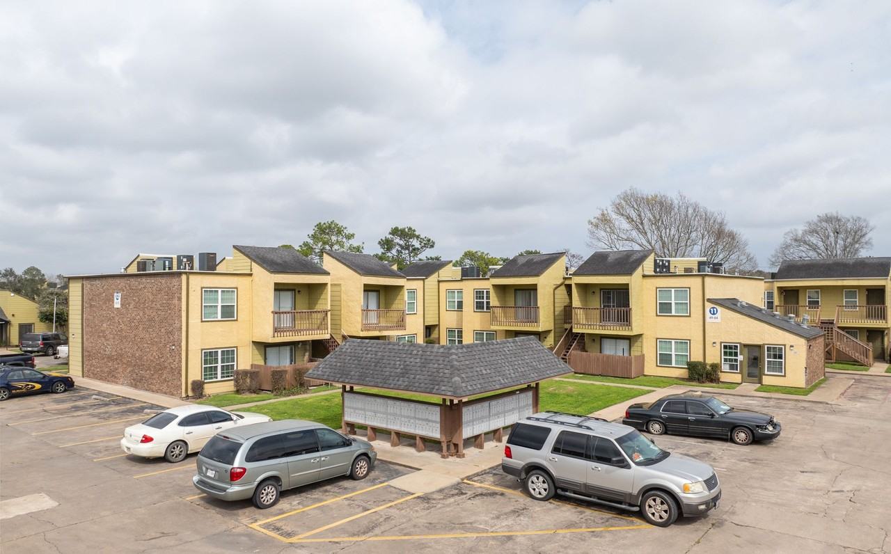 Shadow Bay Apartments - Photo 3 of 18