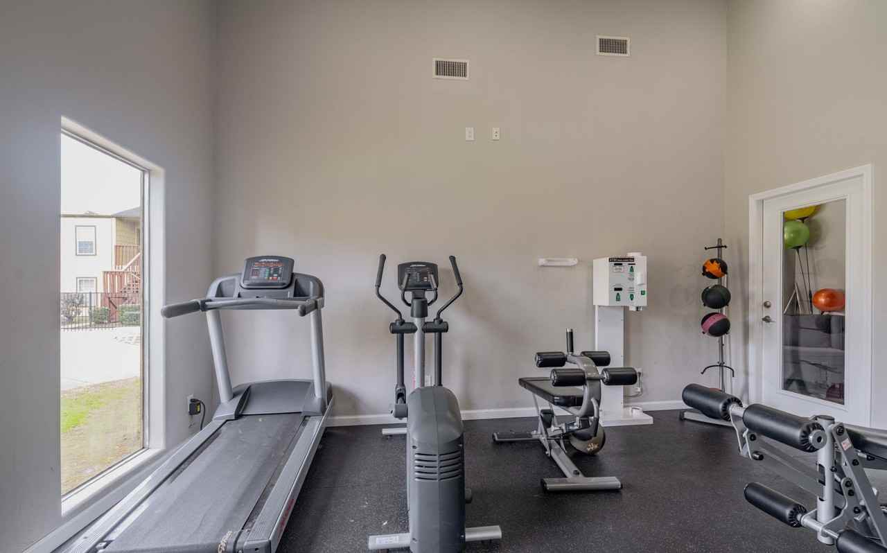 Shadow Bay Apartments - Photo 5 of 18