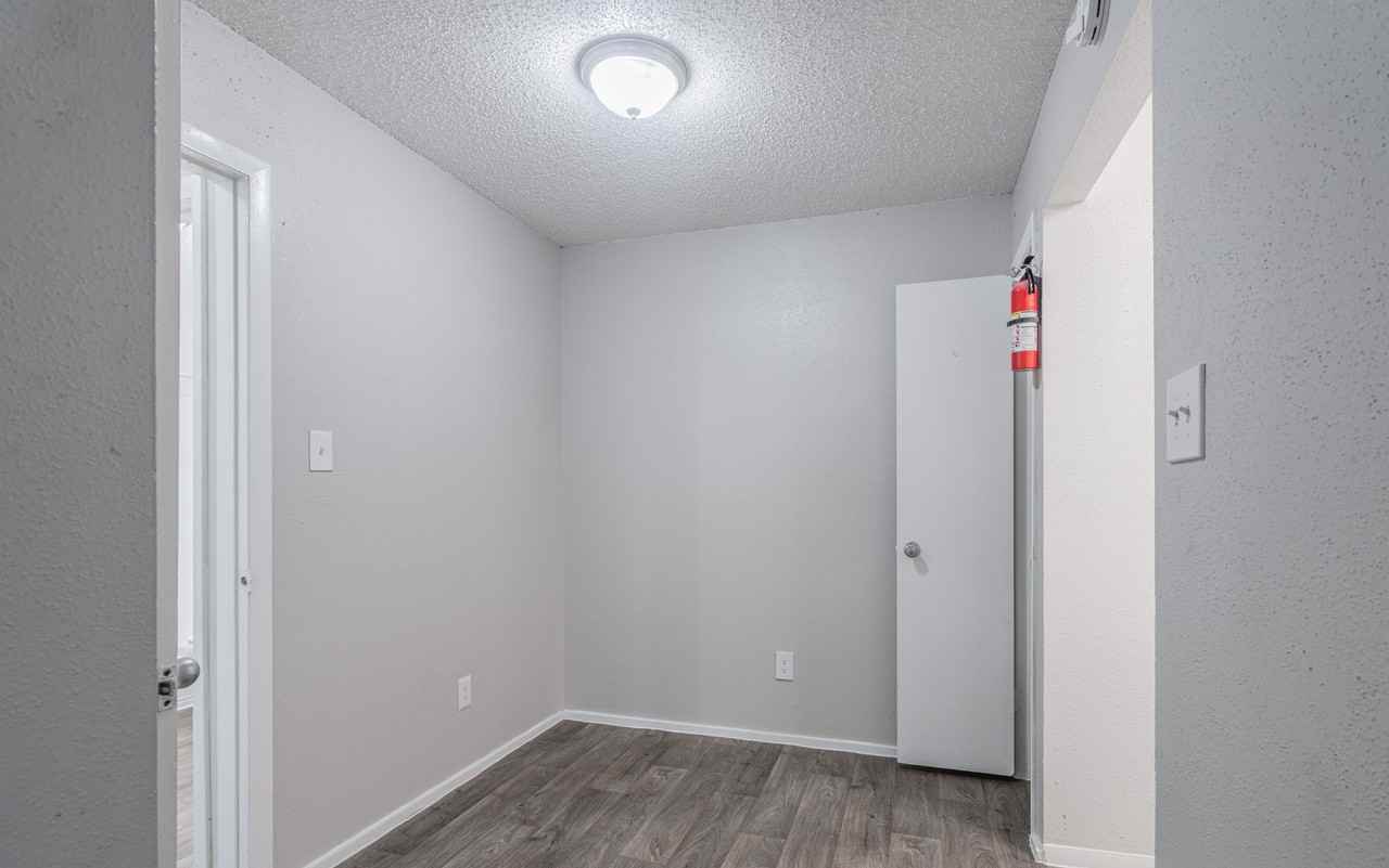 Shadow Bay Apartments - Photo 7 of 18