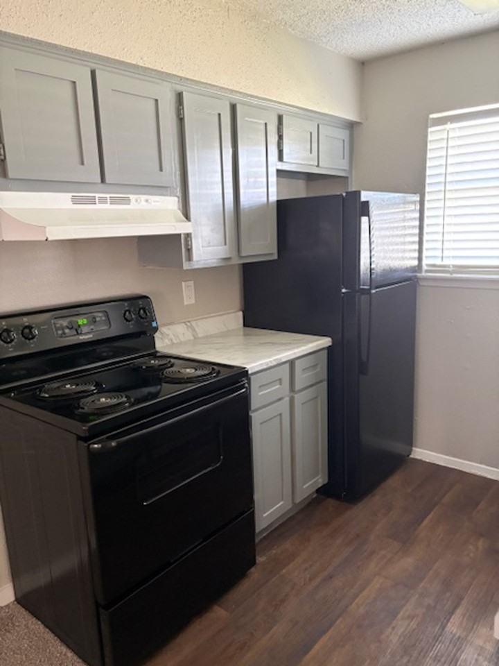 Shadow Bay Apartments - Photo 4 of 10