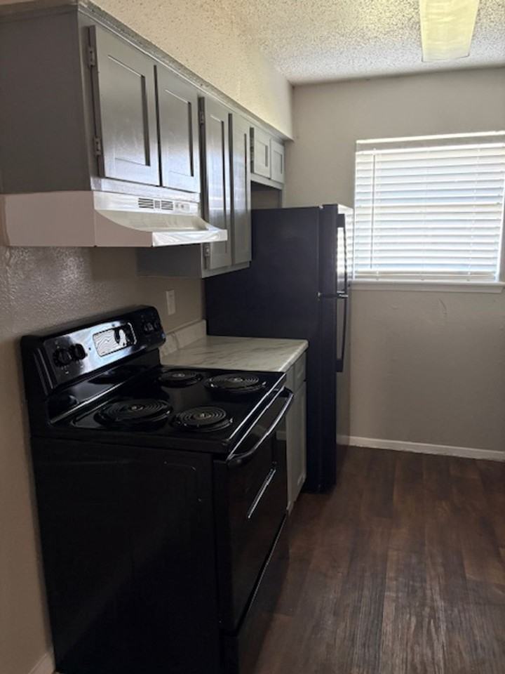 Shadow Bay Apartments - Photo 6 of 10