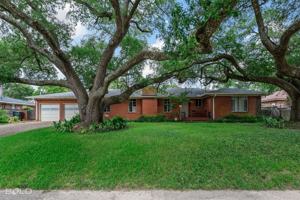 featured image of 222 Stephenson St