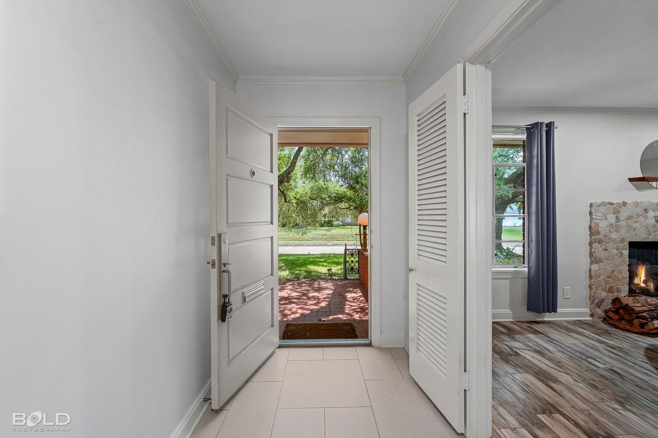 222 Stephenson St - Photo 3 of 19