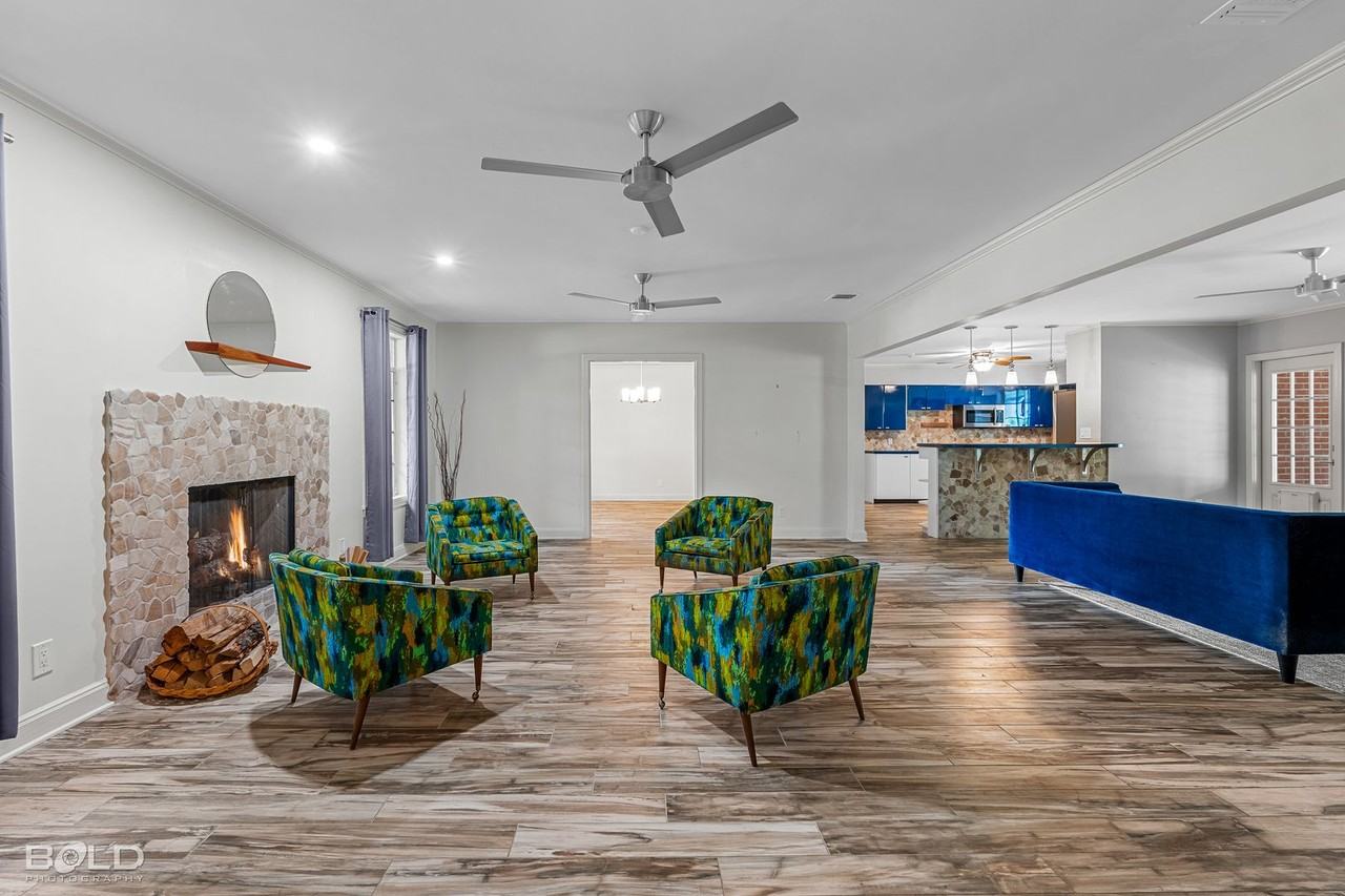 222 Stephenson St - Photo 4 of 19