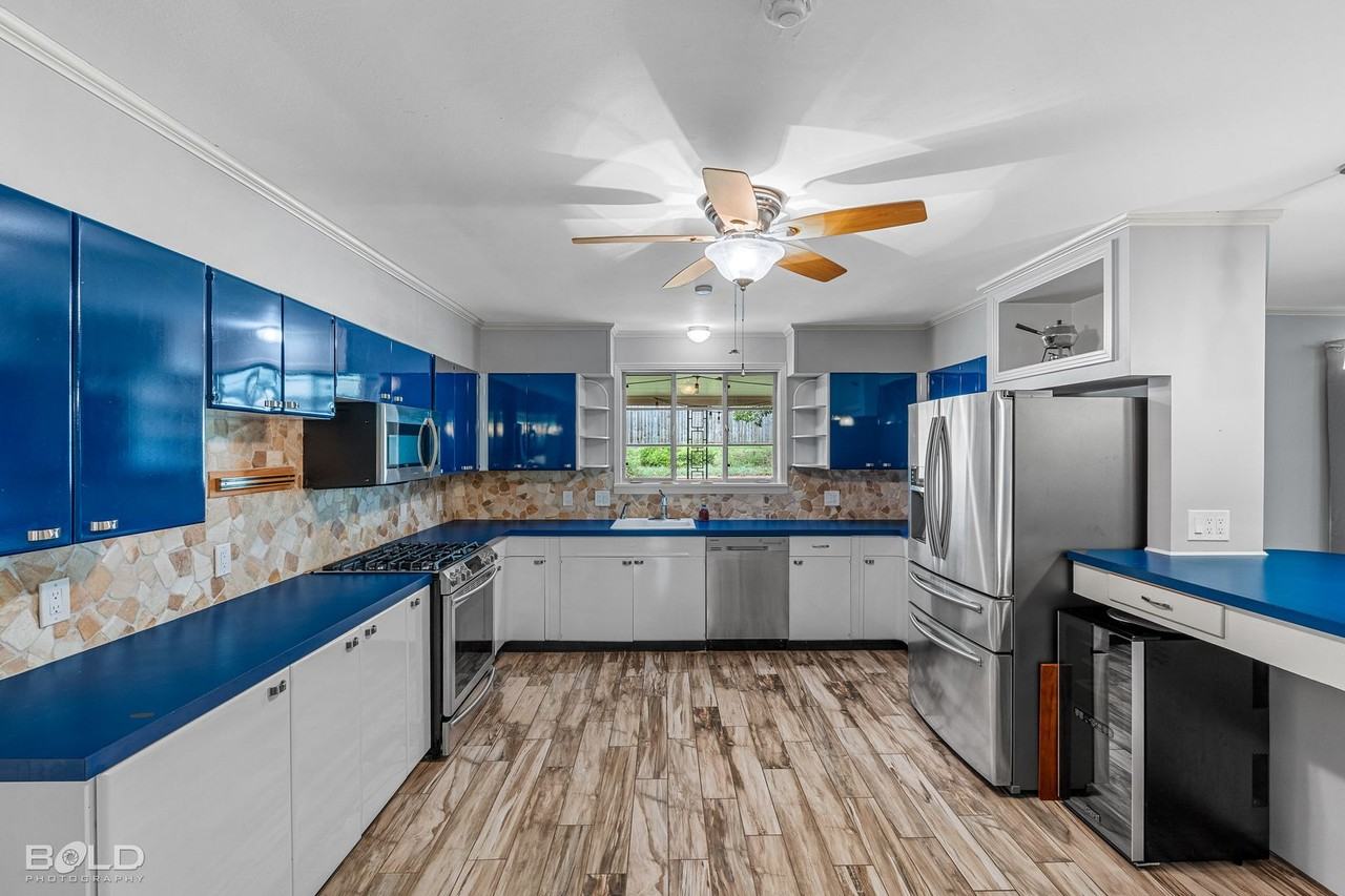 222 Stephenson St - Photo 7 of 19