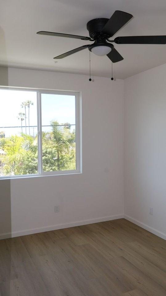 816 10th St - Photo 3 of 12