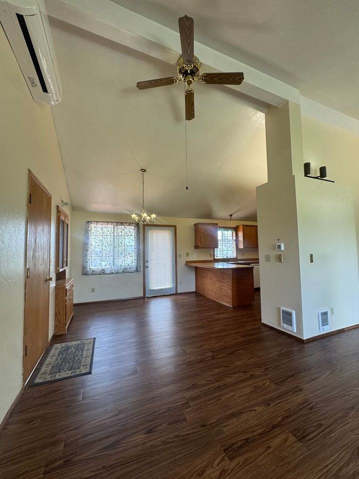 7410 W Walnut St - Photo 2 of 19