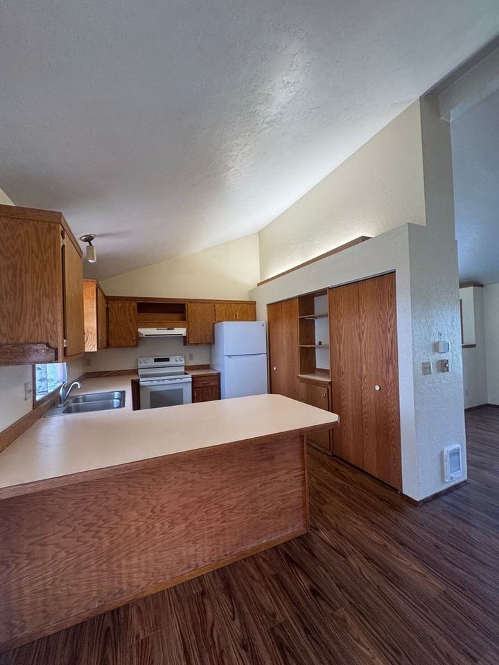 7410 W Walnut St - Photo 5 of 19
