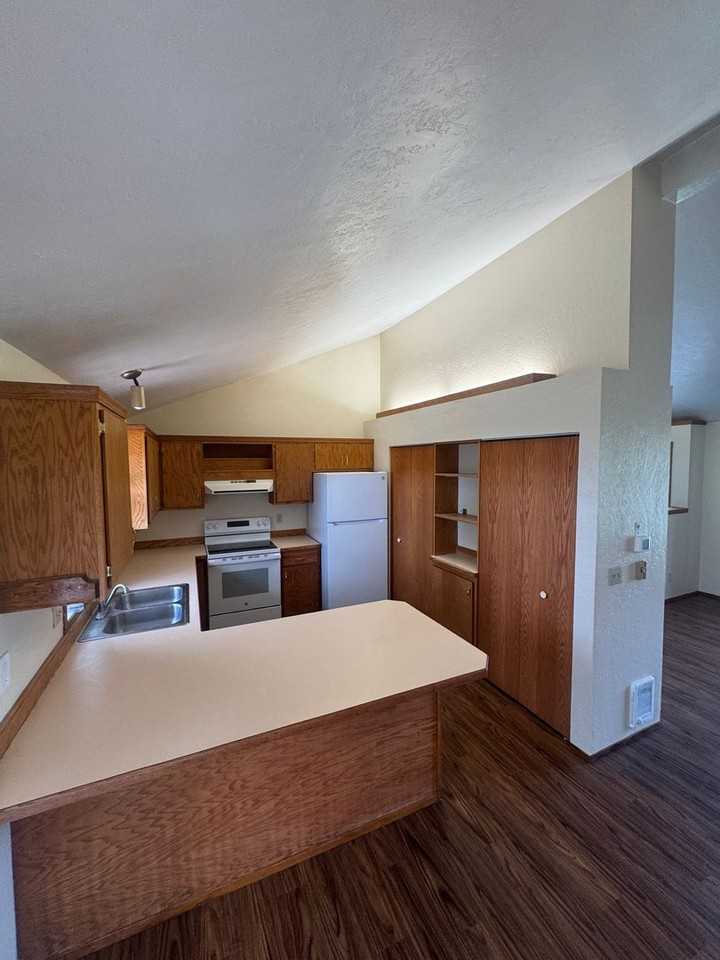 7410 W Walnut St - Photo 6 of 19