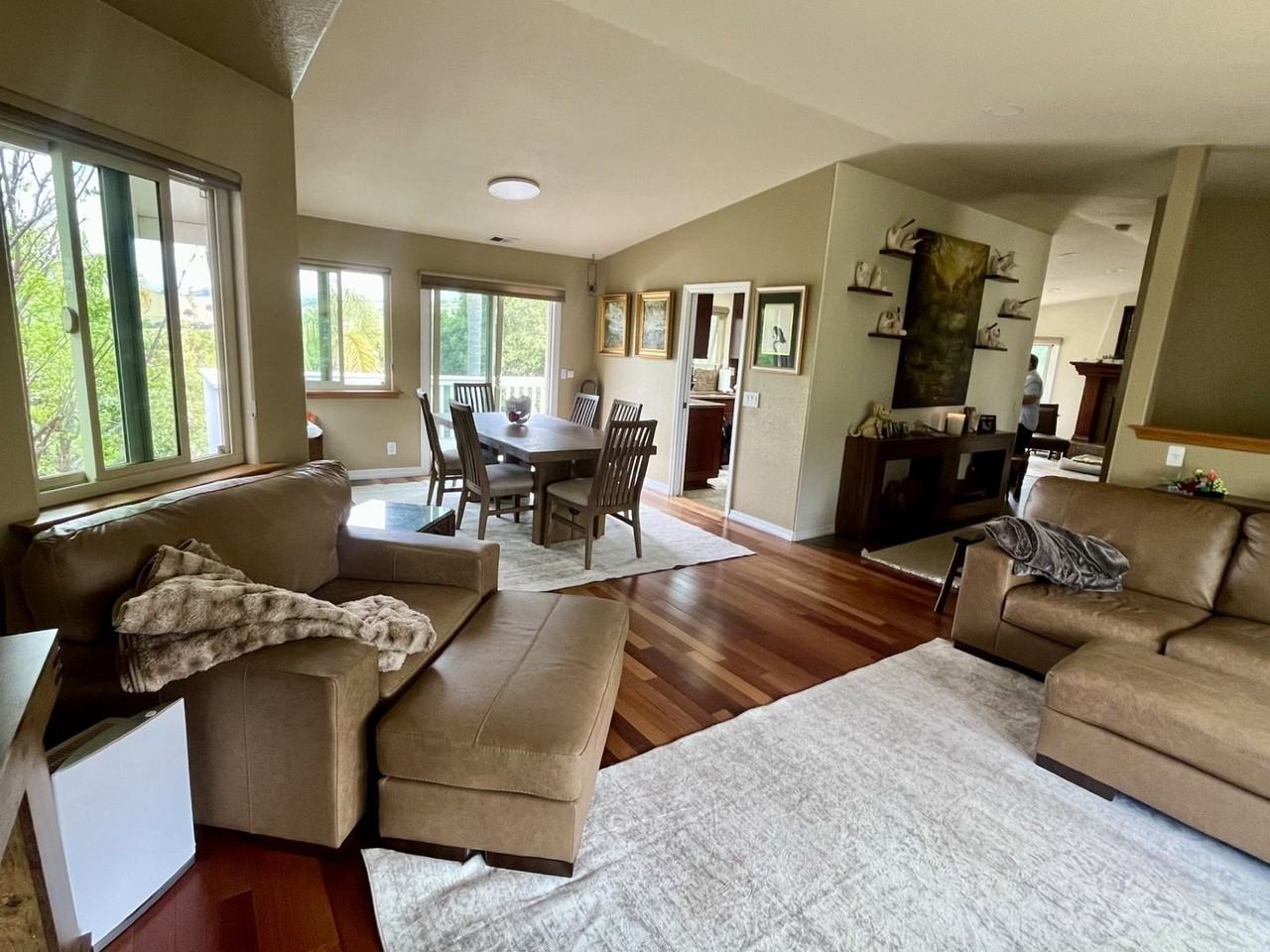328 Valley View Dr - Photo 2 of 24