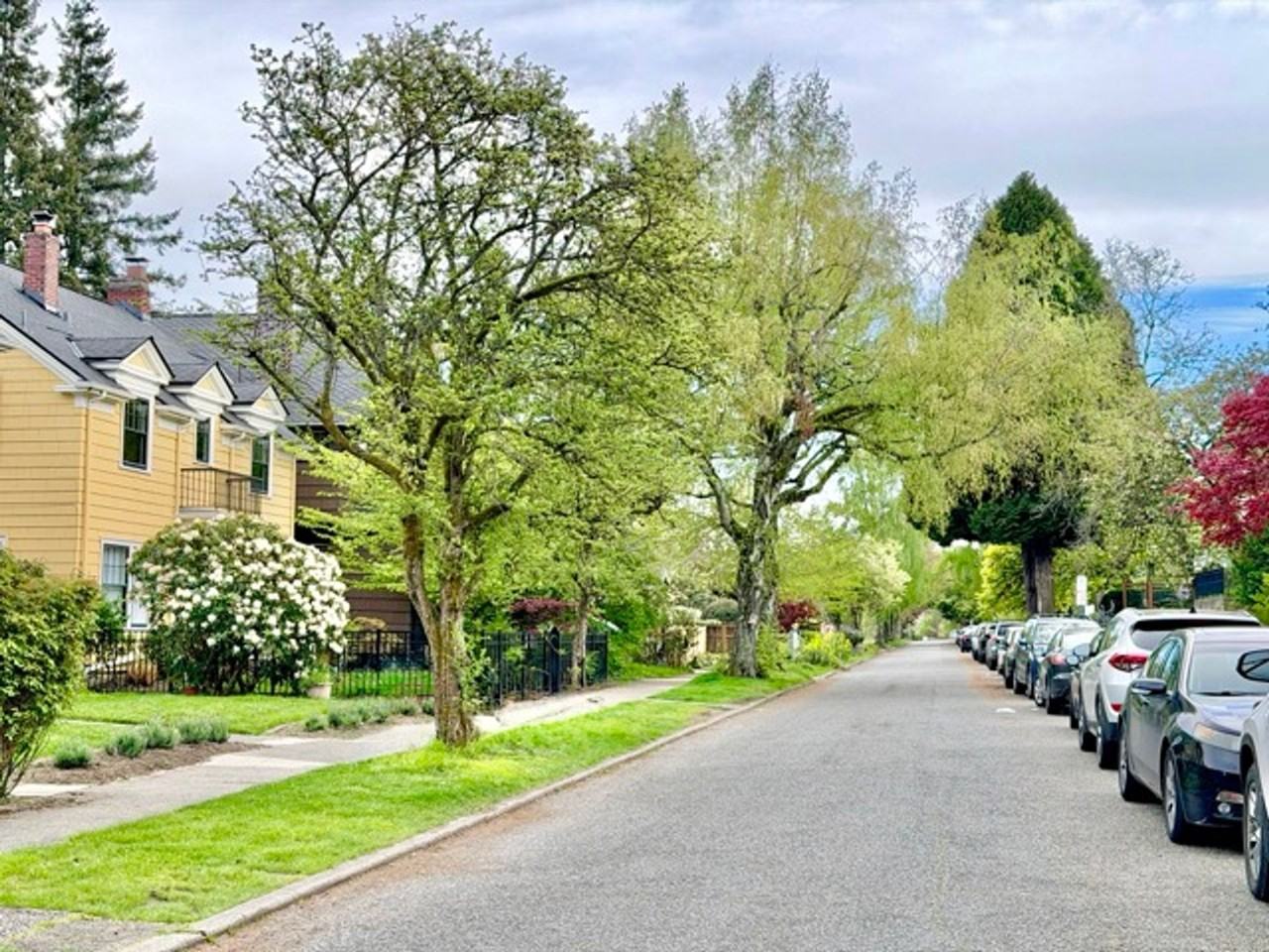 5268 18th Ave Ne - Photo 4 of 36