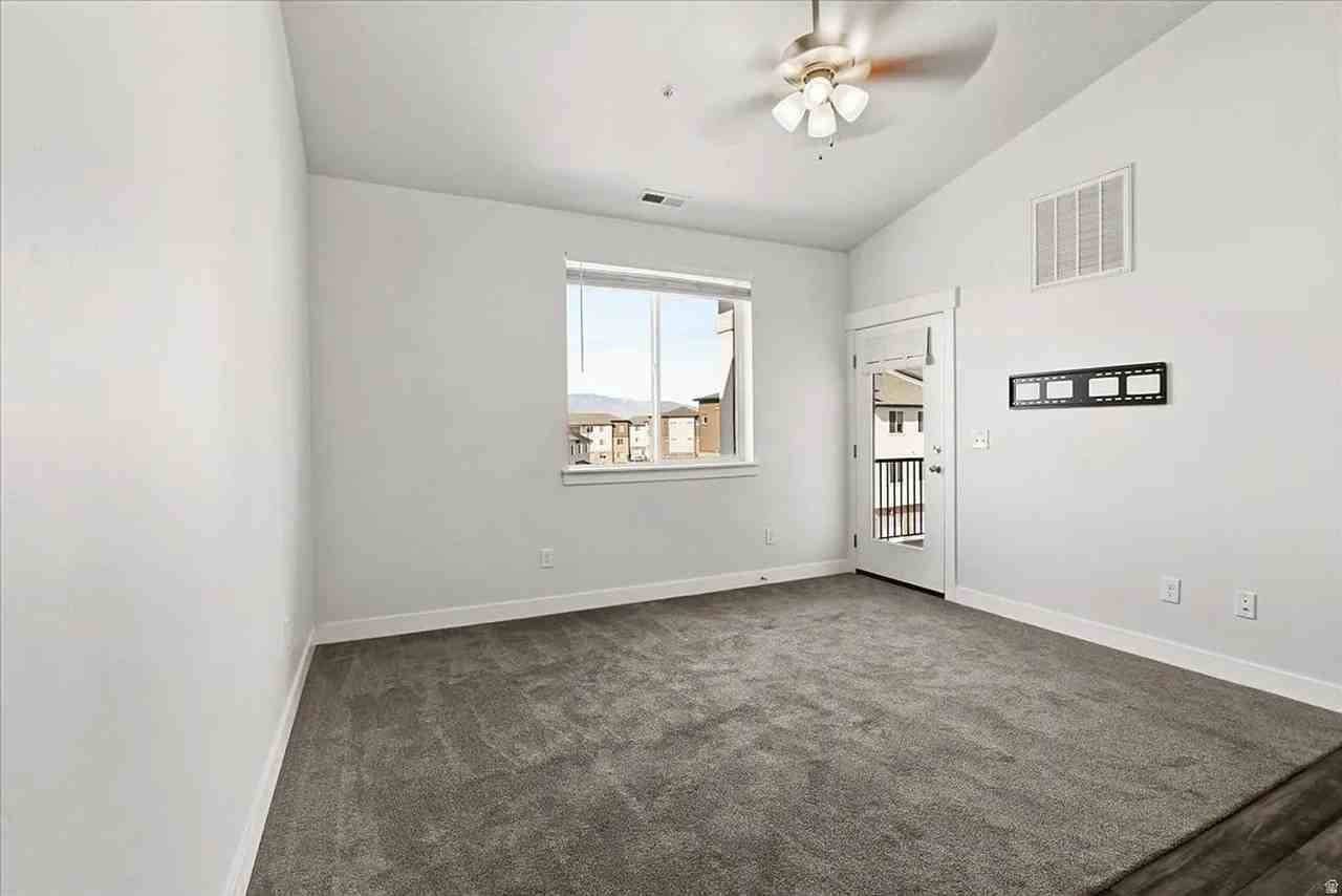 742 N 260 W - Photo 3 of 12