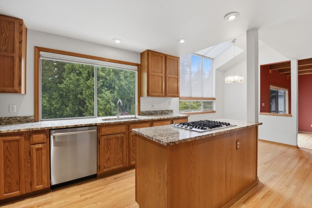 22348 Ne 18th St - Photo 5 of 25