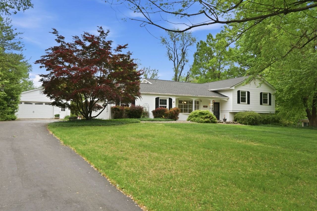 9809 Sunset Dr - Photo 3 of 42