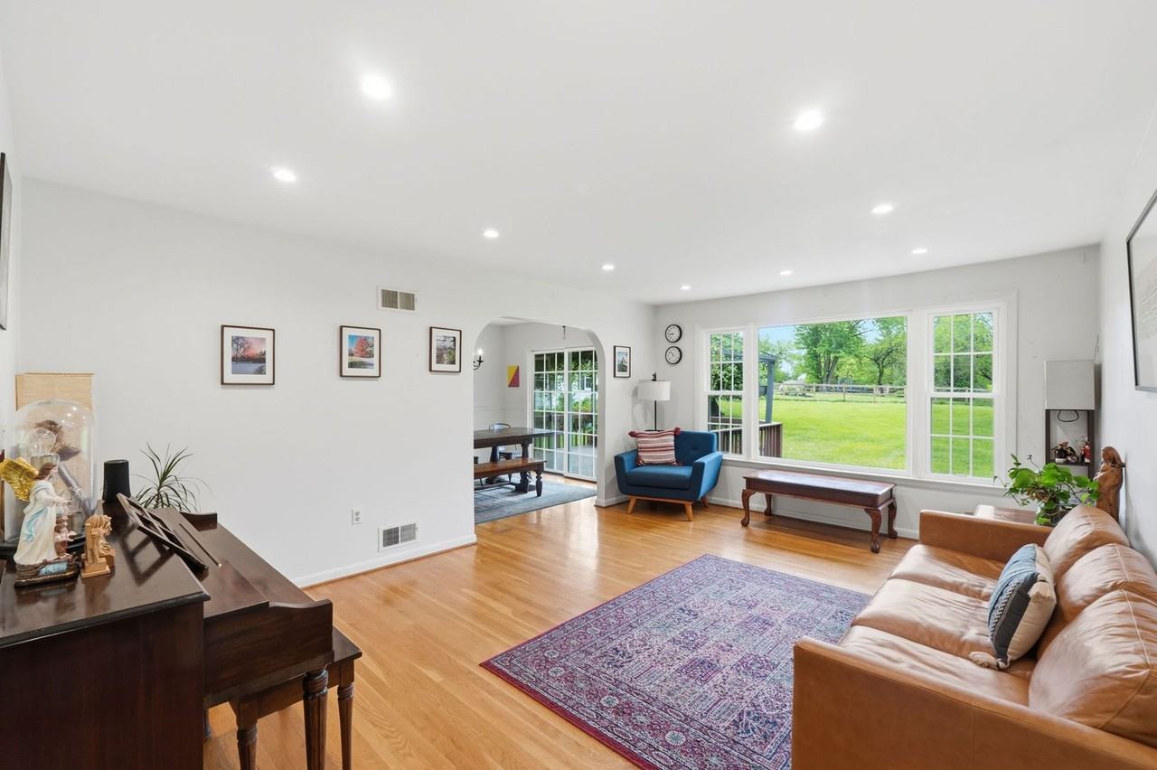 9809 Sunset Dr - Photo 4 of 42