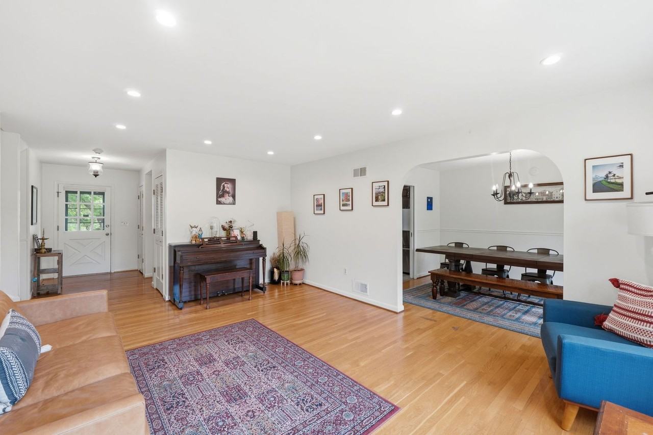 9809 Sunset Dr - Photo 5 of 42