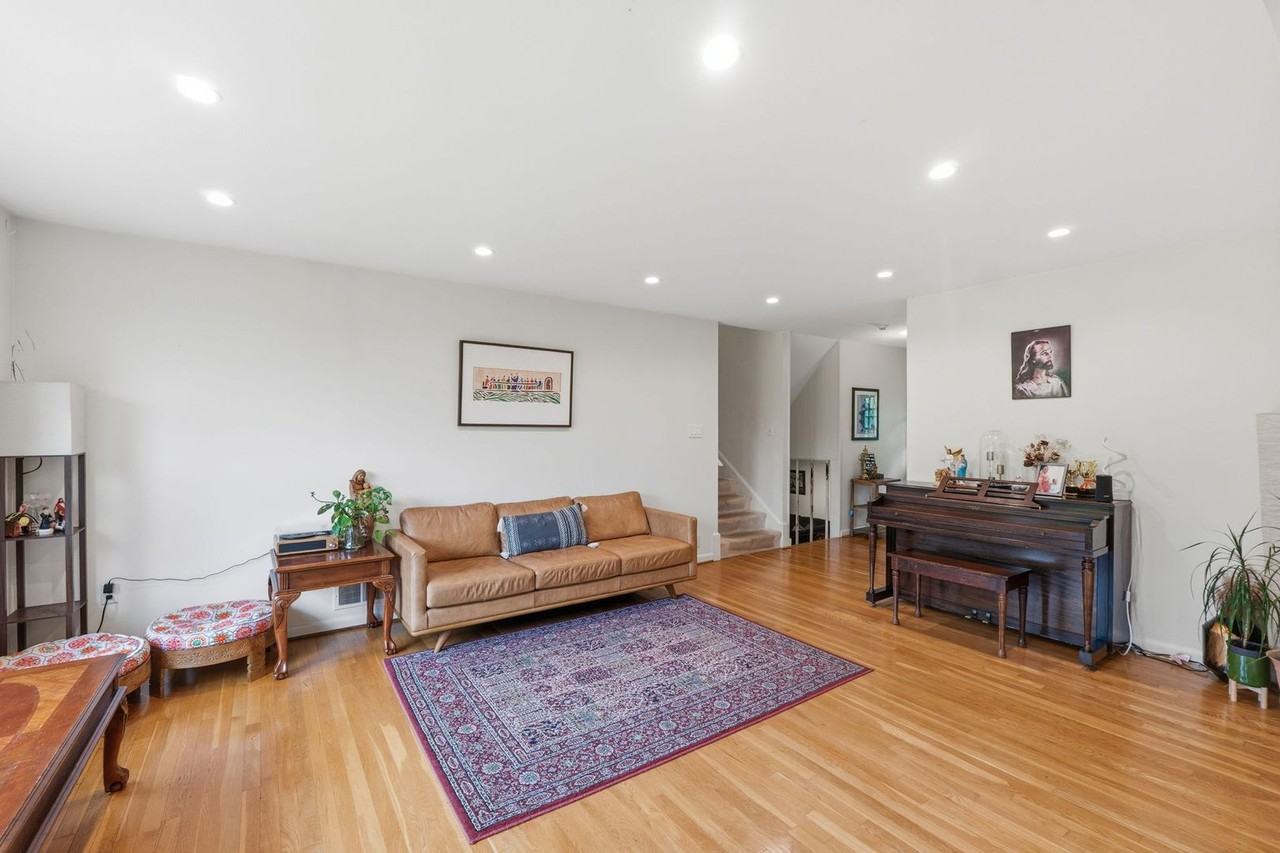 9809 Sunset Dr - Photo 6 of 42