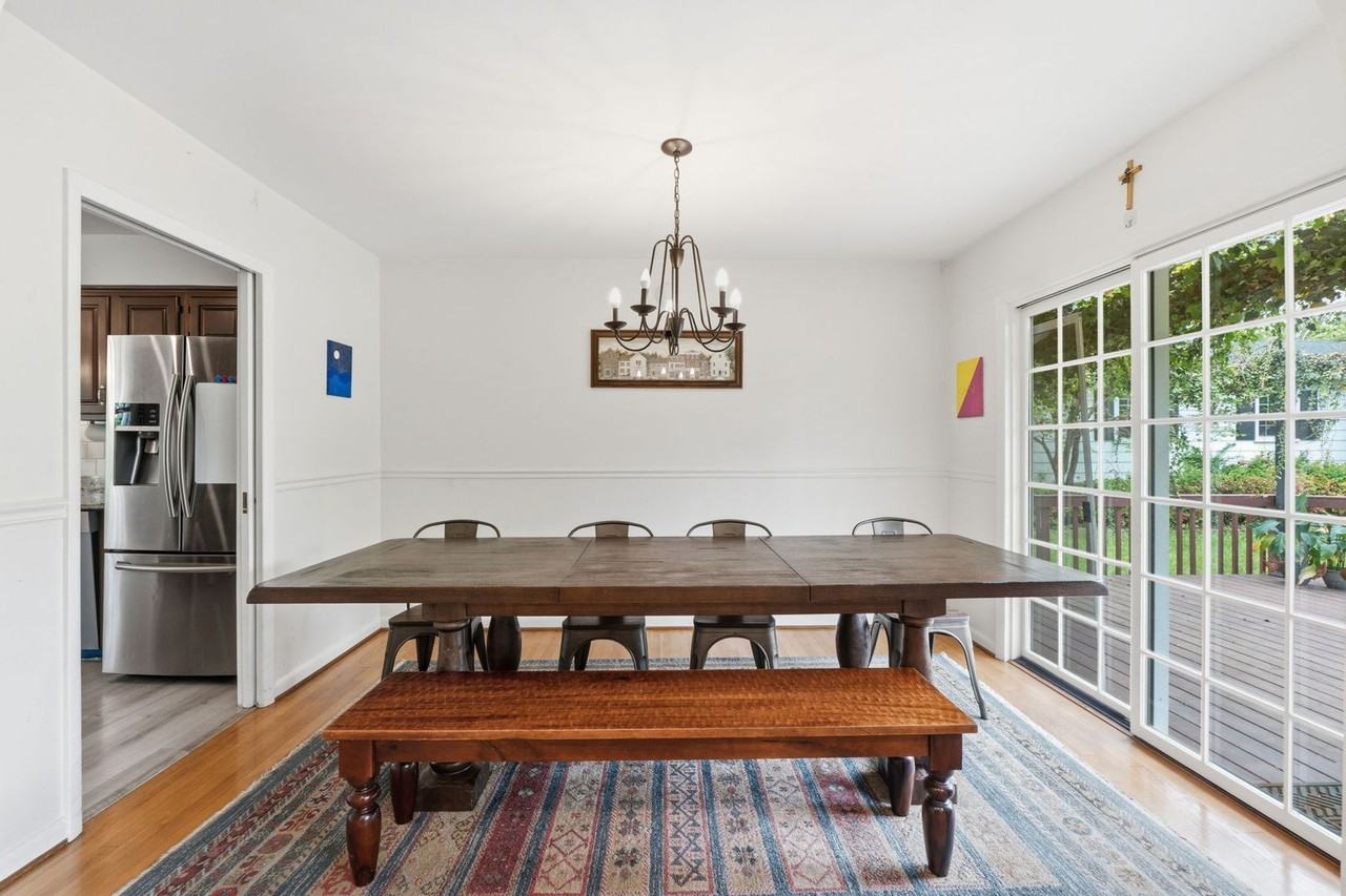 9809 Sunset Dr - Photo 7 of 42