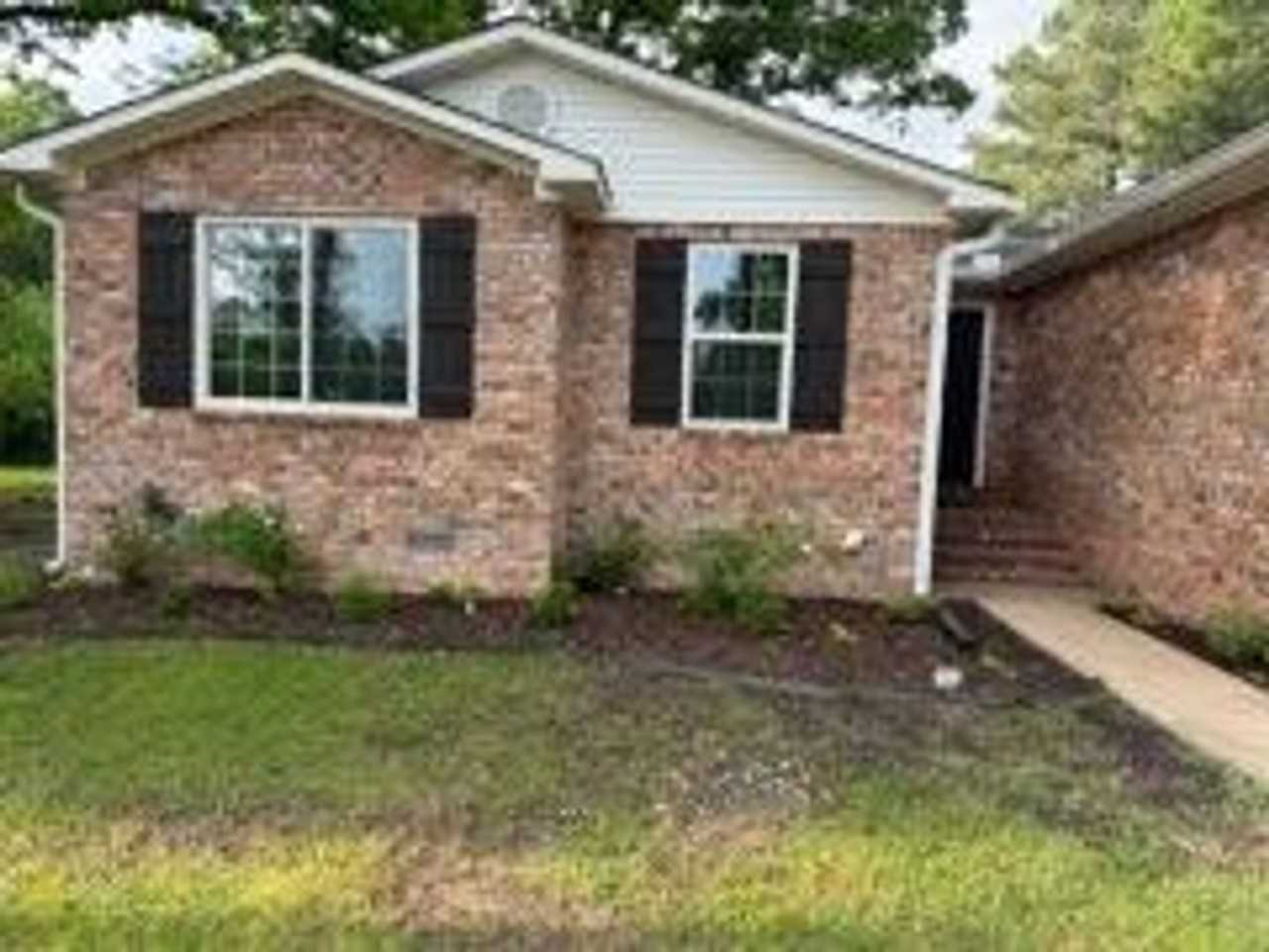 9916 Hogue Rd - Photo 2 of 20