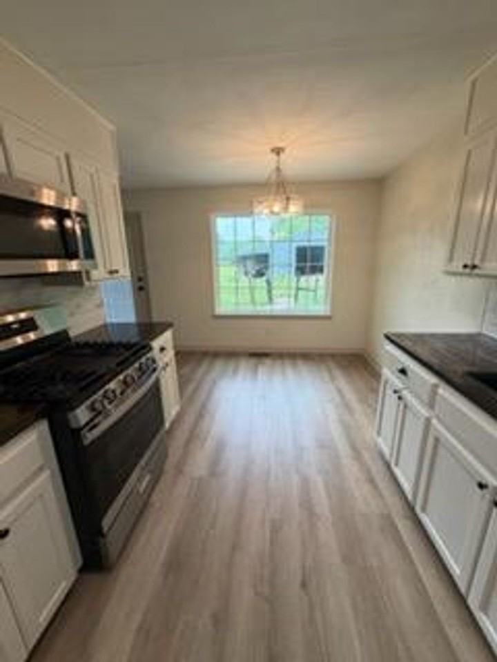 9916 Hogue Rd - Photo 5 of 20