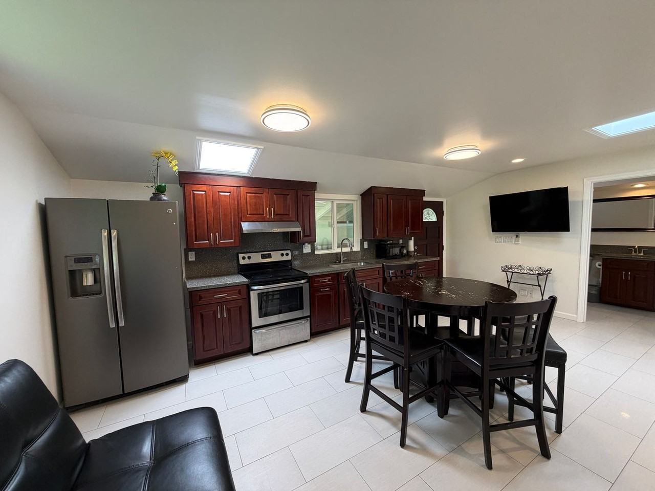 3346 Kanaina Ave - Photo 2 of 15