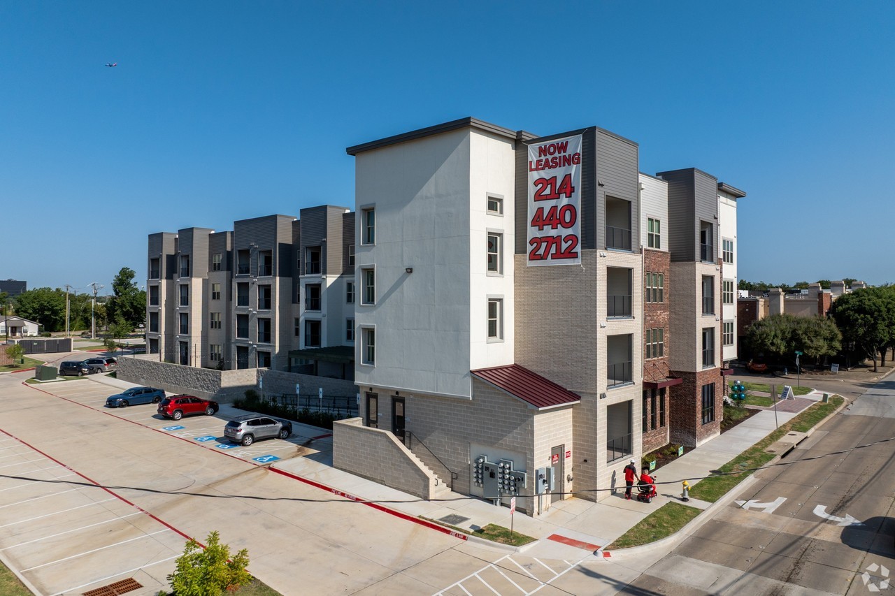 Park on 14th - Photo 3 of 25