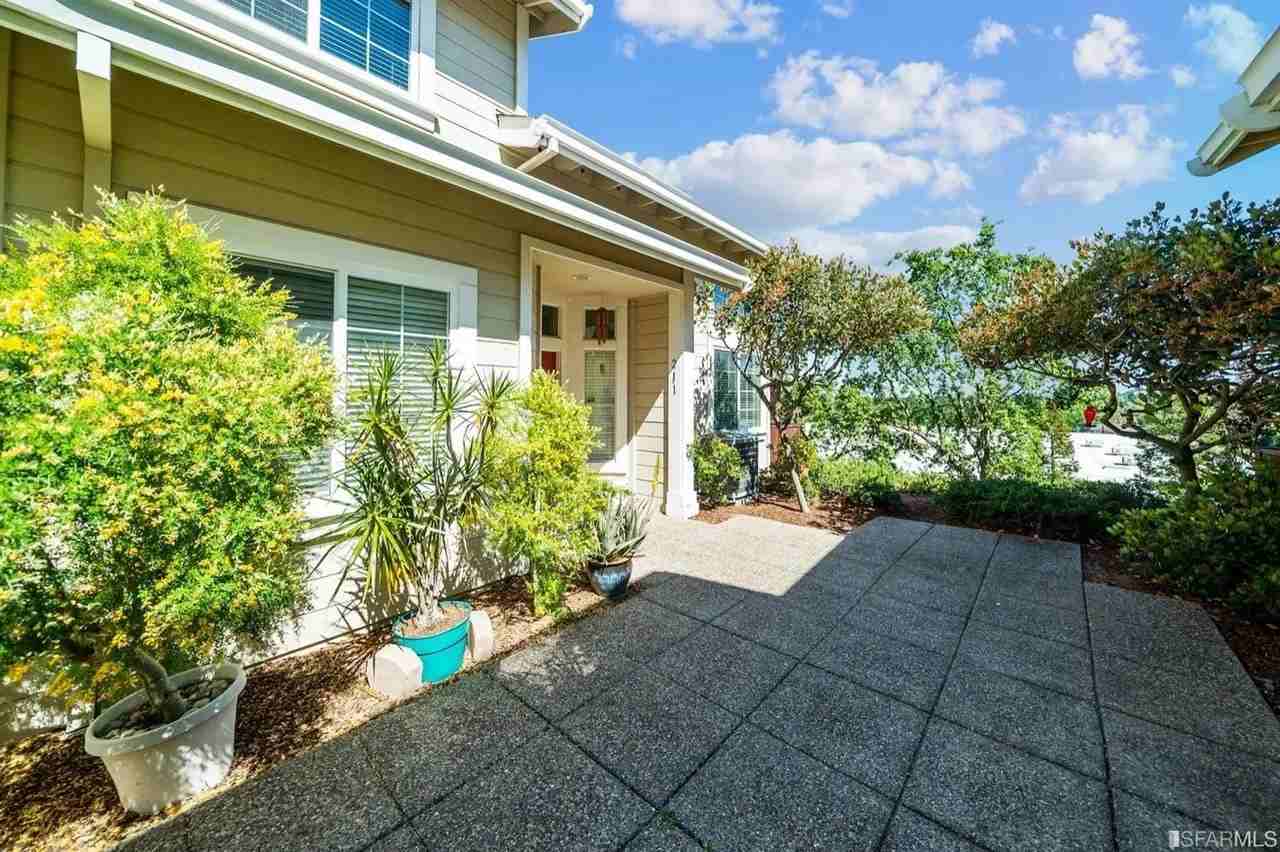 211 Skyline Dr - Photo 3 of 36