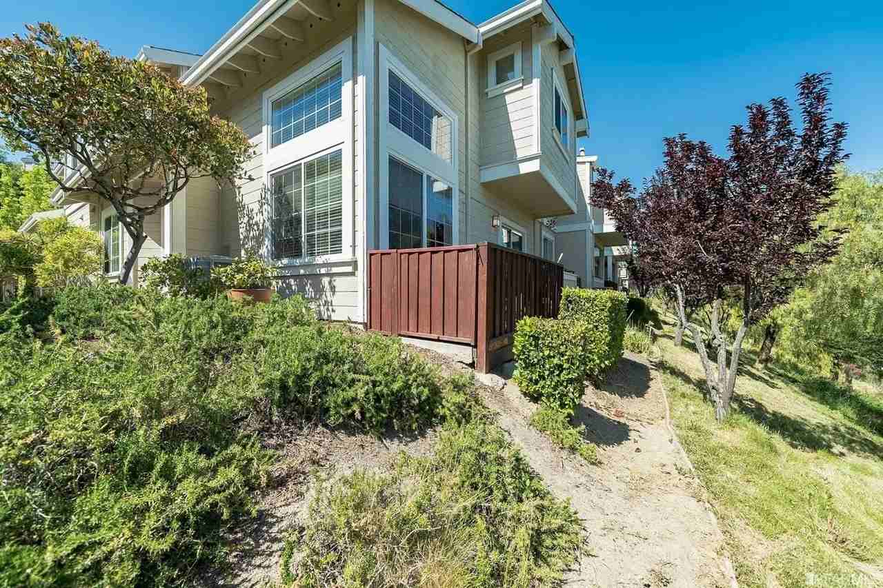 211 Skyline Dr - Photo 4 of 36