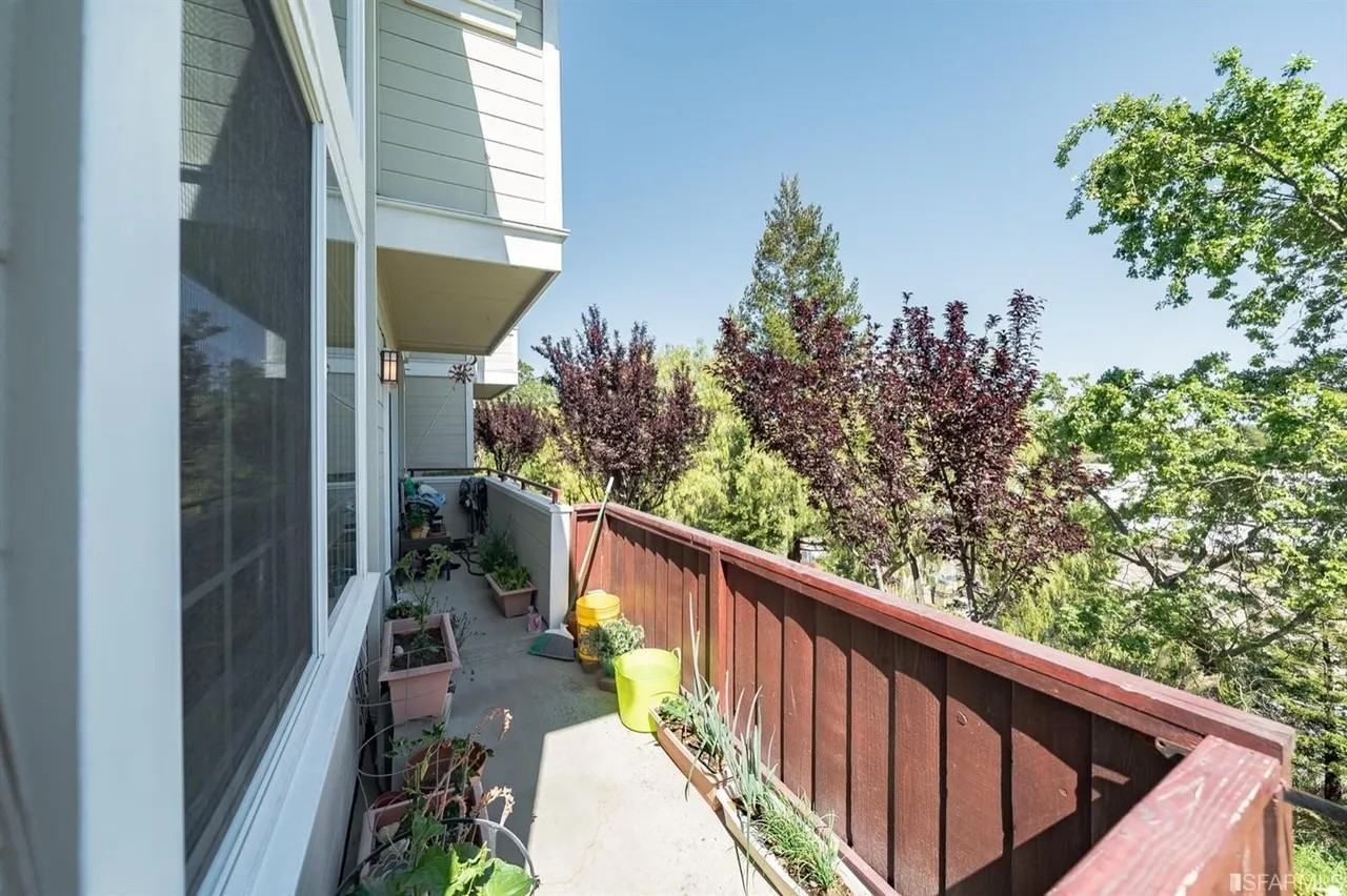 211 Skyline Dr - Photo 5 of 36