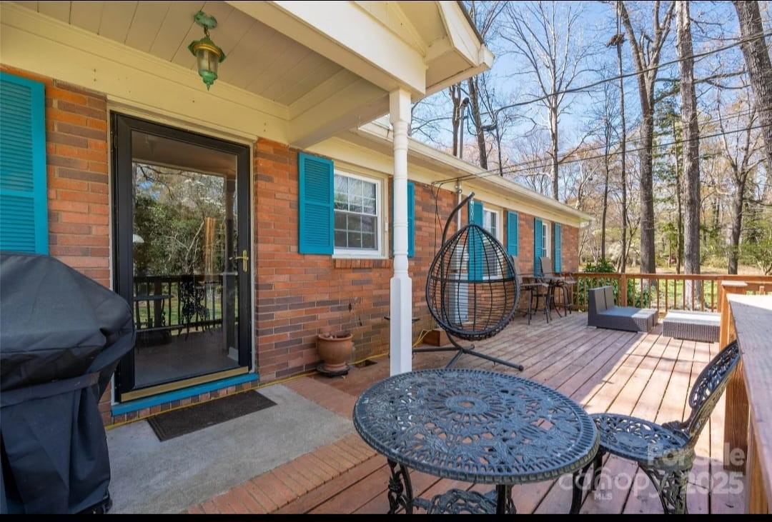 1010 Sherwood Cir #NA - Photo 3 of 49